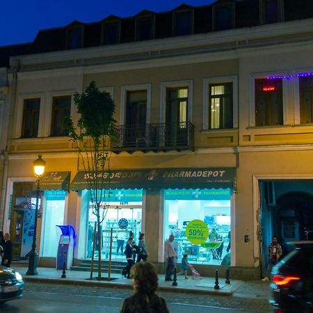 Home@97 On Aghmashenebeli Avenue Tbilisi Buitenkant foto