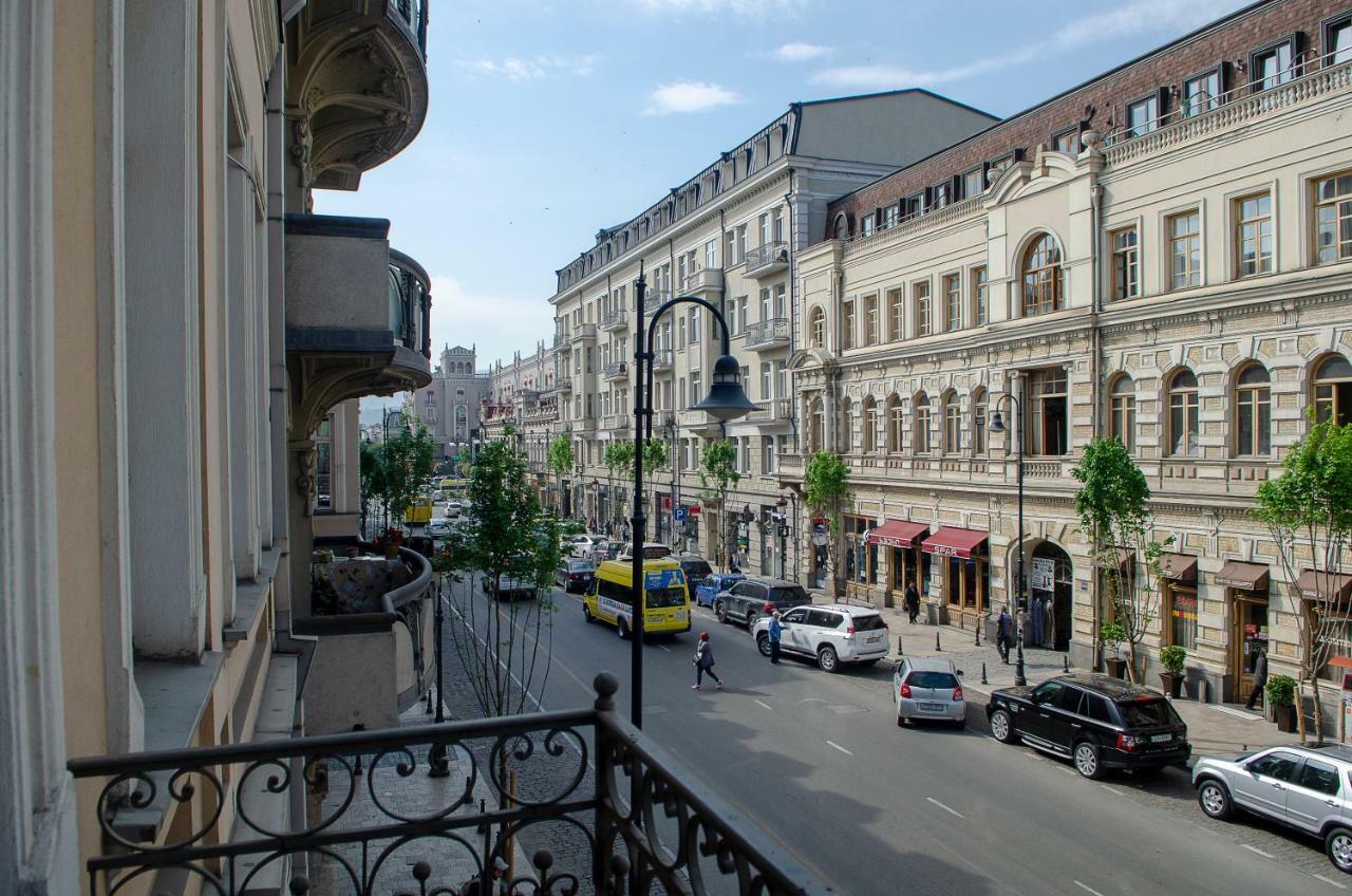 Home@97 On Aghmashenebeli Avenue Tbilisi Buitenkant foto