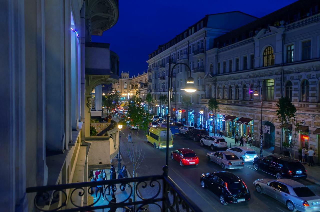 Home@97 On Aghmashenebeli Avenue Tbilisi Buitenkant foto