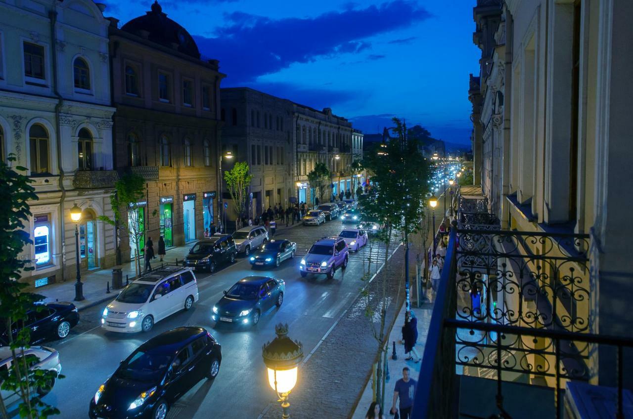 Home@97 On Aghmashenebeli Avenue Tbilisi Buitenkant foto